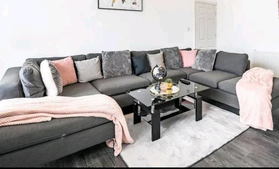 Stylish Furnished Rooms In Barking Centre Buitenkant foto